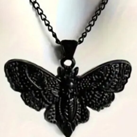 Vintage Gothic Style Butterfly Moth Skull Pendant Necklace Intricate Detailing - Picture 4 of 5